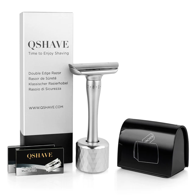 Adjustable safety razor with magnetic cover