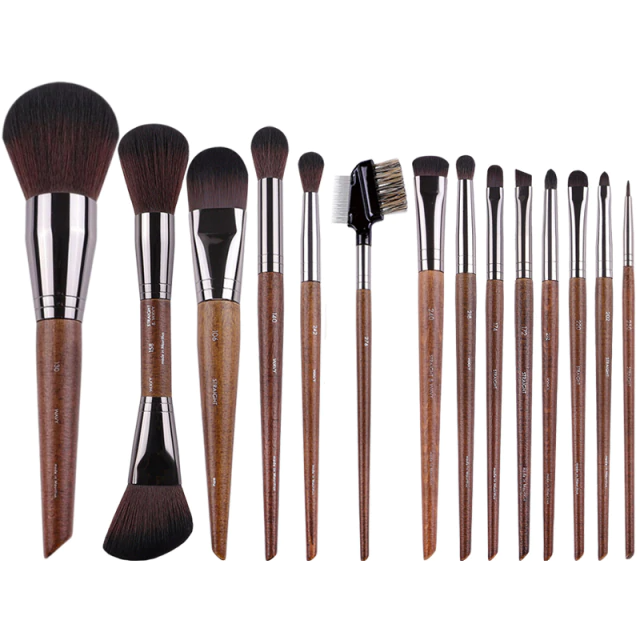 Natural wood makeup brushes set